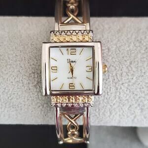 Vivani Accutime Women's‎ Watch Two-toned Bracelet with Fresh Battery